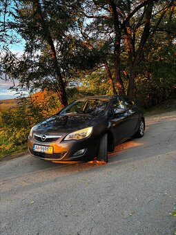 Predám Opel Astra 1,4 r.v.2010 - 2