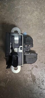 Zámok kufrovýh dverí Volkswagen Polo 6R 2009-2018 - 2