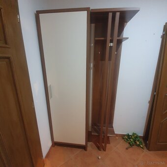 Predám skriňu a vešiak do chodby - 2