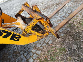 Kolový nakladač JCB 407 - 2