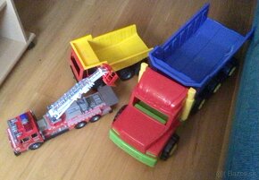 Tri autíčka pre juniora, cena spolu 5€ - 2