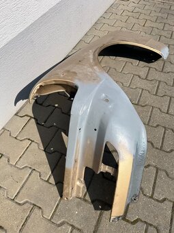 ľavý predný blatník Mercedes W123 - 2