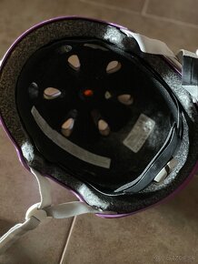 Detska prilba s gumovou korunkou 50-54 - 2