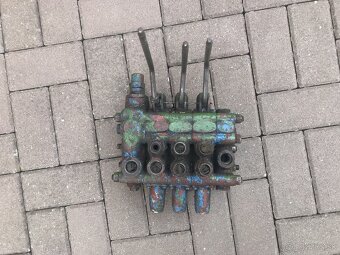 Hydraulický rozdeľovač - 2