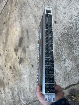 linkový mixpult Behringer RX1602 - 2