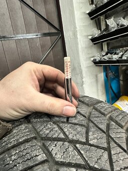 Zimne pneu 215/55 r17 - 2