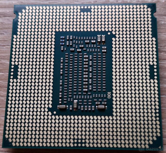 Predám procesor Intel Xeon E-2244G - 2