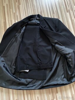 Čierny pánsky oblek - 2