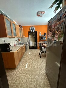 "REZERVOVANÉ" Exkluzívne na predaj 3-izbový byt v Leviciach  - 2
