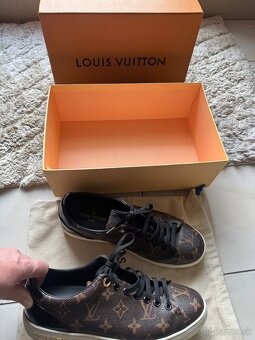 Tenisky LV velkost 40 sedi na 39,5-40 - 2