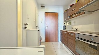 GARSÓNKA S LODŽIOU - NÁM.HRANIČIAROV, PETRŽALKA, BRATISLAVA - 2