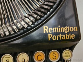 Starožitný písací stroj značka Remington-portable cena 40€ - 2