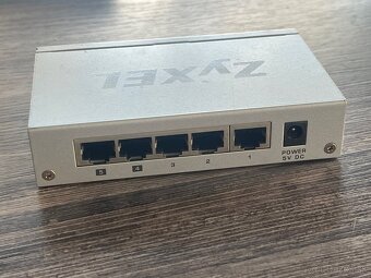 SWITCH Zyxel ES-105A - 2