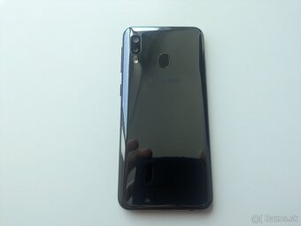 Samsung Galaxy A20e v TOP stave - 2