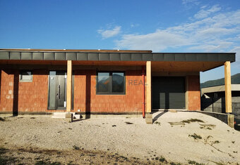 PREDAJ priestranného rodinného domu neďaleko Žiliny - 2