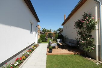 Zrekonštruovaný 4-izbový rodinný dom vo Veľkých Úľanoch - 2