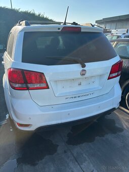 FIAT FREEMONT NARAZNIK KAPOTA SVETLO BLATNIK - 2