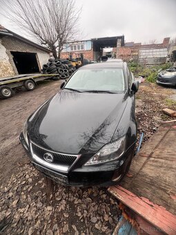LEXUS IS220d - rozpredám na diely - 2