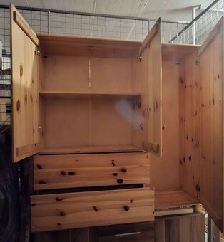 Komoda - skrinka z masívu - 2