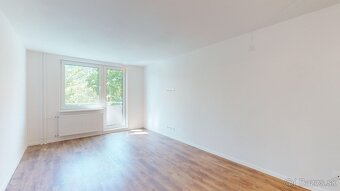 Priestranný 4 izbový byt s balkónom - Rezedová - 2