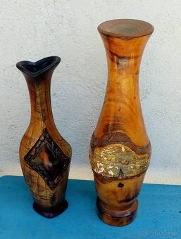 Vázy z dreva a keramiky. - 2