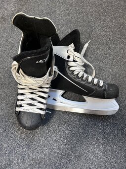 Junior korcule CCM 52 - 2