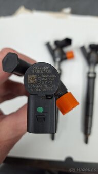 Vstrekovače 04L130277D - 2