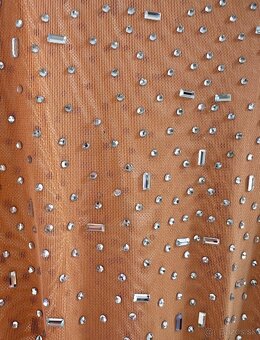 Šaty s kamienkami - 2