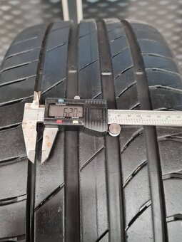 Dvojrozmer Kumho 245/45 R20 275/40 R20 Letné pneu - 2