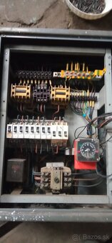 Rozdeľovač elektrického kúrenia, skrinka, rozvodňa, ističe - 2