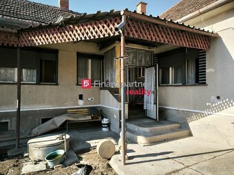 Rodinný dom na rekonštrukciu s priestranným pozemkom, garážo - 2