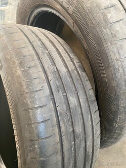 Goodyear 215/55/R17 94V - 2