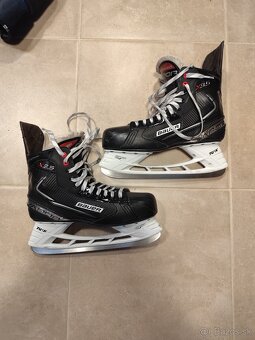 Hokejové chrániče, korčule - 2