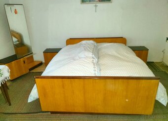 Retro spálňa : manž.posteľ + nočné stolíky - 2