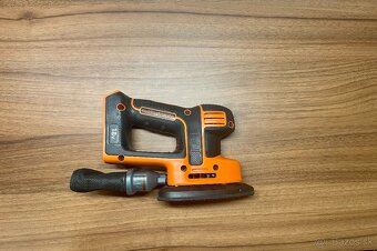 Black+Decker akumulátorová trojuholníková brúska - 2
