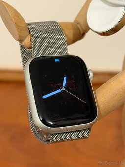 Apple watch 8 strieborné 45mm - pekný stav - 2