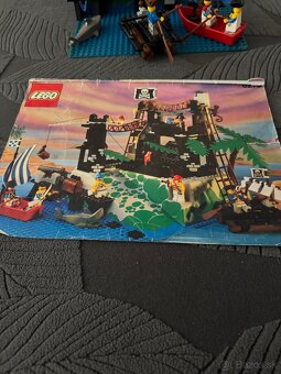 Lego 6273 - pirátsky set Rock Island Refuge - 2