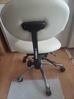 Kozmetická taburetka - 2