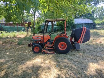Úžitkový traktor + kosačka + zberač - 2