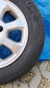 Predám 4x hliníkové disky + letné pneumatiky 195/65 R15 - 2