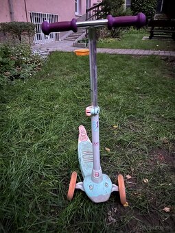 Kolobežka so svetielkujucimi kolieskami - 2