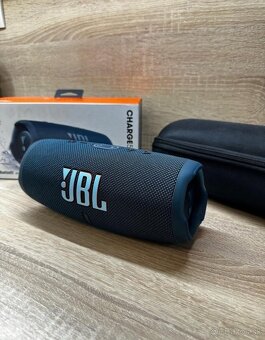 JBL Charge 5 čierny - 2