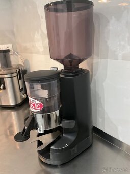 Profesionálny taliansky mlynček na kávu - 2