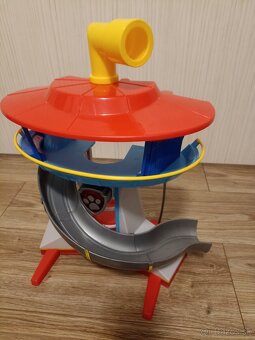 Predám vežu labková patrola plus autá plus postavičky - 2