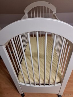 Detská postieľka so sťahovacou bočnicou - 2