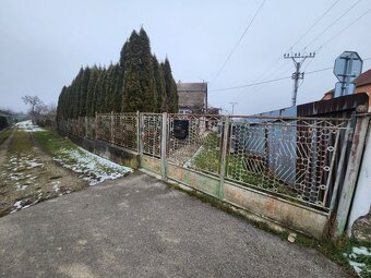Na predaj starší rd s veľkým pozemkom 2.200 m2, Košeca. - 2