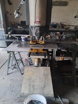 Zváračky, kovoobrábacie stroje, vysokozdvižný vozík - 2