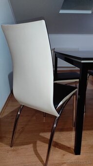 Jedalensky stôl a stoličky - 2