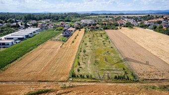 Na predaj stavebný pozemok o rozlohe až 7600m2, iba 6km od S - 2