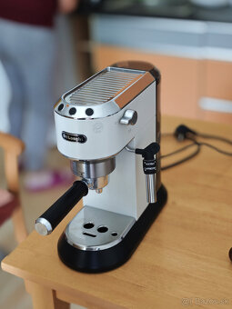 Espresso De'Longhi DEDICA EC 685 Biely - 2